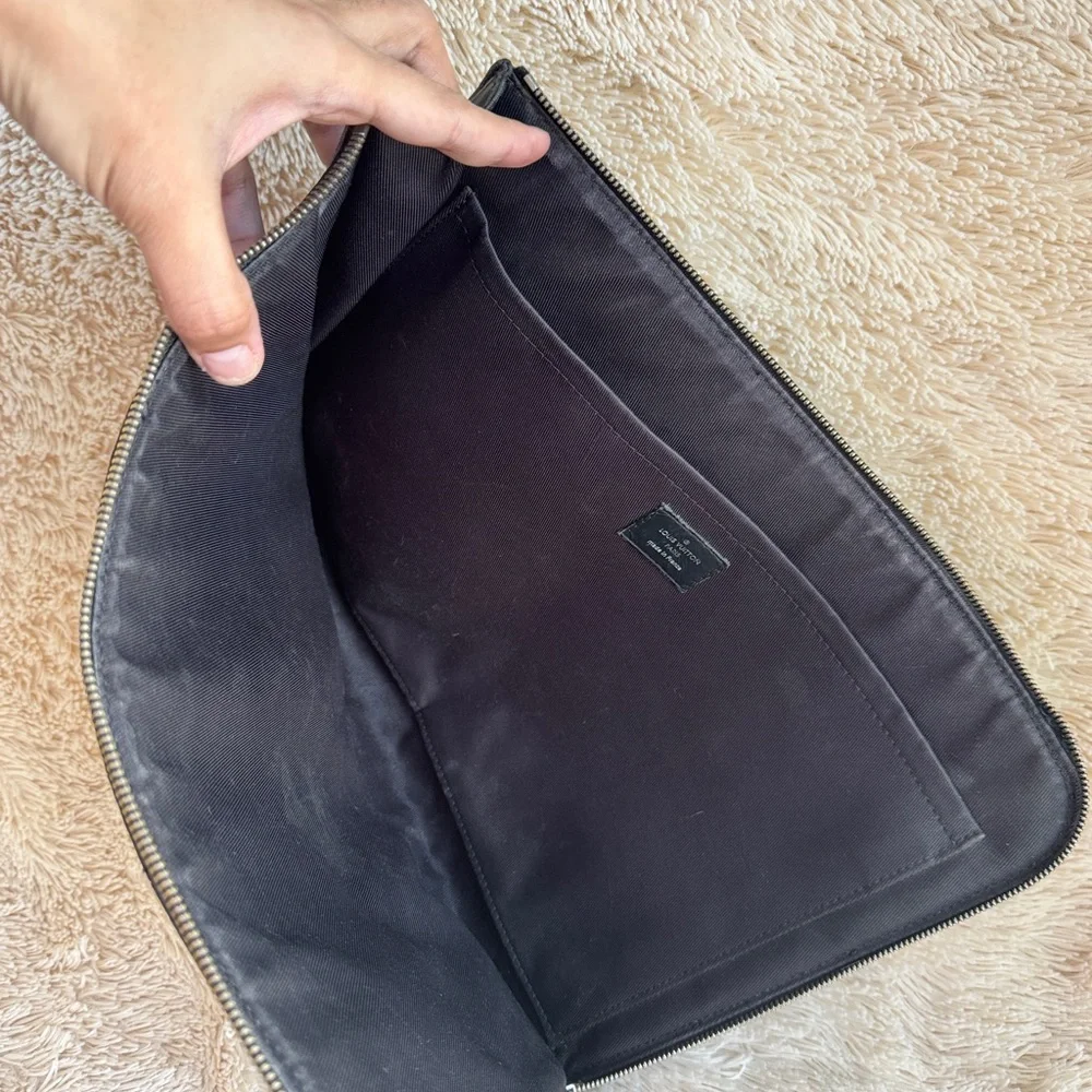 Louis Vuitton Damier Graphite Laptop Case Cover, size 15-Inch - Black